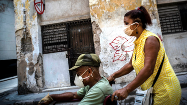 se complica covid en cuba; retrocede nueva normalidad