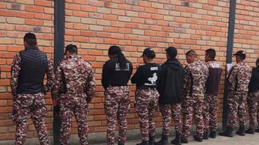 crisis carcelaria ecuador: guias penitenciarios y funcionarios estan retenidos en varias carceles