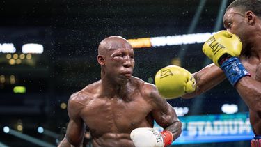 Spence vence a Yordenis Ugás y obtiene otro cetro wélter