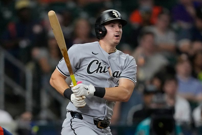 Colson Montgomery, de los Medias Blancas de Chicago, pega un doble de dos carreras frente a los Astros de Houston, el martes 1 de septiembre de 2026 (AP Foto/David J. Phillip)