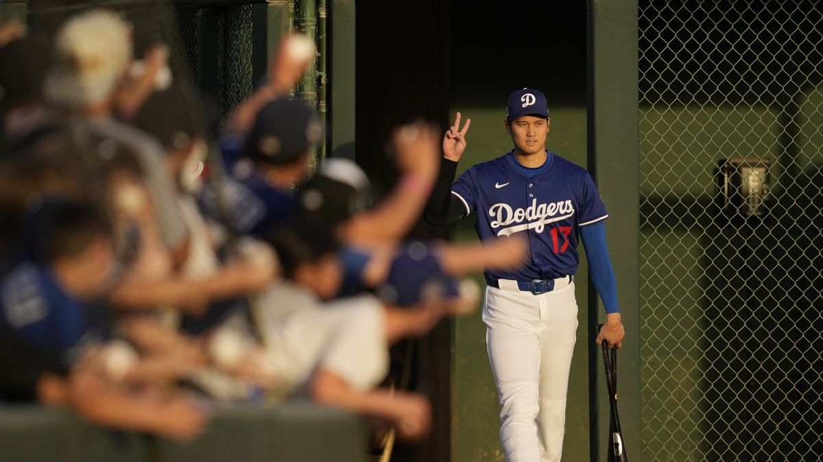 Shohei ohtaniは、肩の手術後の第1位のシーズンシフトでホームランとドジャースを接続します