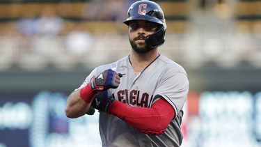 Guardianes traen a Sandy León para sustituir a Hedges