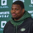 ARCHIVO - Quinnen Williams, de los Jets de Nueva York, habla con la prensa tras una práctica el 24 de mayo de 2022 (AP Foto/Seth Wenig, archivo)