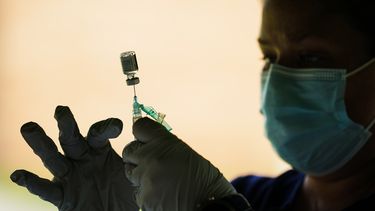 EEUU amplía vacunas de refuerzo a todos los adultos