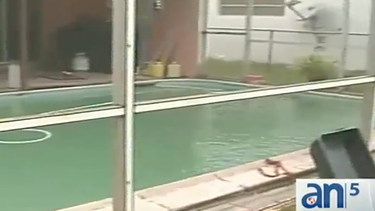 americateve | Vuelve a suceder una tragedia en una piscina del sur de la Florida. La víctima esta vez es una niña de dos años que estuvo a punto de ahogarse.