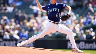 George Kirby, abridor de los Marineros de Seattle, lanza frente a los Mellizos de Minnesota, el jueves 20 de julio de 2023 (AP Foto/Lindsey Wasson)