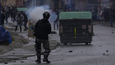 vecinos arman trincheras contra protesta cocalera en bolivia
