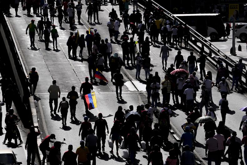 Partidarios se reúnen para una manifestación a favor del gobierno en Caracas, Venezuela, el sábado 3 de agosto de 2024. (Foto AP/Matías Delacroix)