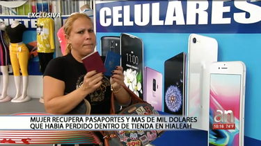 cubana recupera sus pasaportes y mas $1000 que habia perdido dentro de una tienda de hialeah