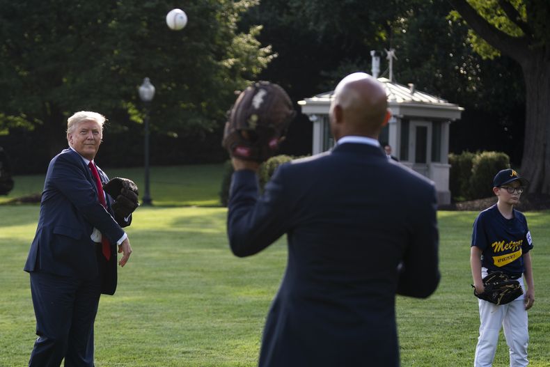 AMN-GEN_TRUMP-BEISBOL-0.jpg