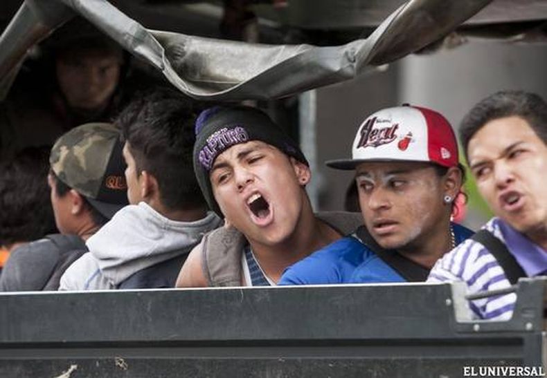 Aumentó a 105 el número de estudiantes detenidos en Caracas en las últimas horas lo que eleva la cifra a más de 3.000 desde que comenzaron las protestas, la mitad de ellos han sido liberados pero con medidas cautelares.