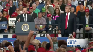 el presidente donald trump visito anoche la ciudad de tampa en florida