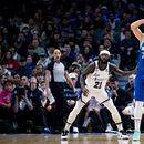 Mavs celebran a Nowitzki con triunfo ante Lakers