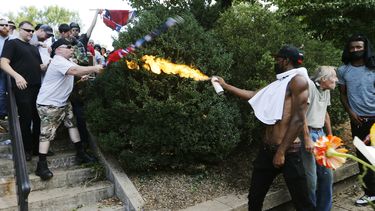 Análisis: 1 año después, Trump fomenta división racial