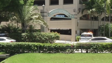 un hombre fue herido en un tiroteo en el centro comercial de aventura