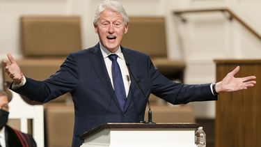 Bill Clinton hospitalizado por infección ajena a COVID-19