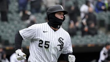 Con jonrón de Vaughn, Medias Blancas remontan ante Reales