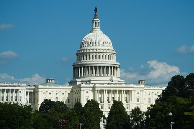 El Capitolio de Estados Unidos, visto desde la Avenida Pensilvania, el domingo 30 de agosto de 2026, en Washington. (Foto AP/Julia Demaree Nikhinson)