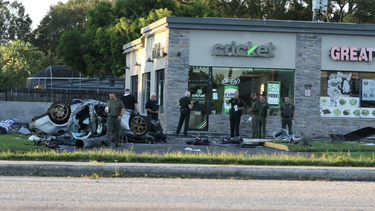 tres adolescentes roban y estrellan un maserati en tampa: uno esta muerto y otro en estado critico