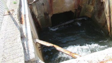 americateve | Agua salada salía de la llave. Nadie imaginaba que lo que llenaba los recipientes de los hogares era agua de la piscina del CIMEX.