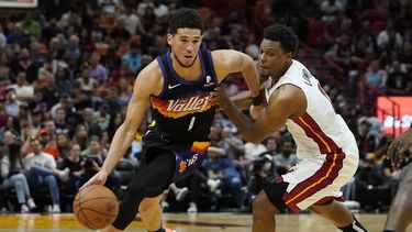 Booker vuelve y aporta 23 puntos a triunfo de Suns