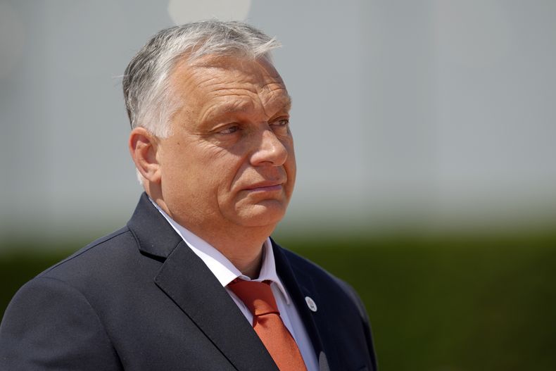 El primer ministro de Hungría, Viktor Orbán, llega a la Cumbre de la Comunidad Política Europea en el Castillo Mimi en Bulboaca, Moldavia, el jueves 1 de junio de 2023. (AP Foto/Vadim Ghirda)