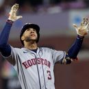 Jeremy Peña (3), de los Astros de Houston, reacciona después de batear un sencillo productor en la décima entrada del juego de béisbol de Grandes Ligas ante los Gigantes de San Francisco, el lunes 10 de agosto de 2026, en San Francisco. (AP Foto/Jed Jacobsohn)