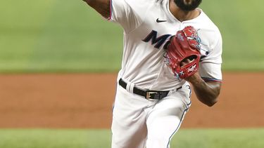 Alcántara lanza 9 innings; Marlins ganan en 10
