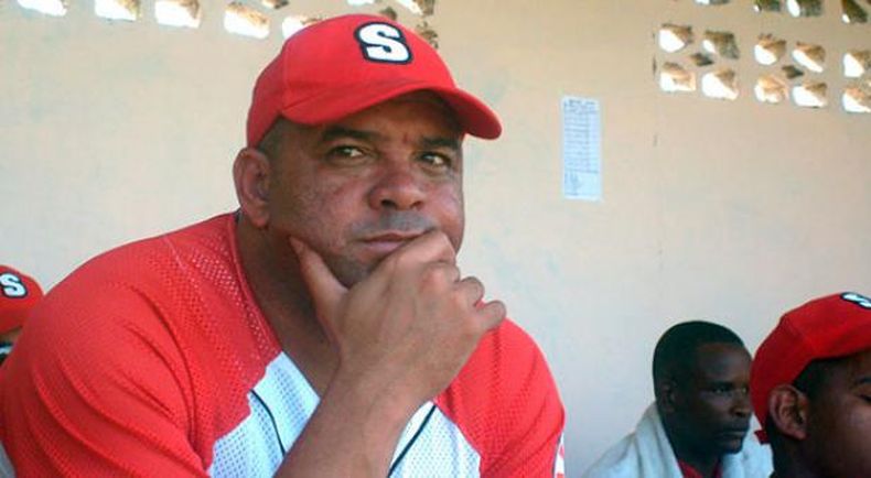 El expelotero cubano Antonio Pacheco Massó, de 50 años, figura legendaria de este deporte en la isla caribeña, se encuentra en Tampa (Florida) tramitando su solicitud de refugiado para radicarse en Estados Unidos, señaló hoy el portal Caféfuerte.