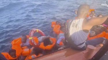 Indonesia: 14 muertos tras incendiarse un barco de pasajeros