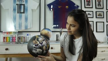 El arte del balón inspirado en el fútbol rumbo a Qatar