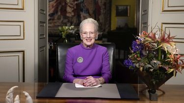 La reina Margarita II pronuncia un discurso por el Año Nuevo y anuncia su abdicación desde el Palacio de Cristián IX, el castillo de Amalienborg, el domingo 31 de diciembre de 2023, en Copenhague. (Keld Navntoft/Ritzau Scanpix vía AP)