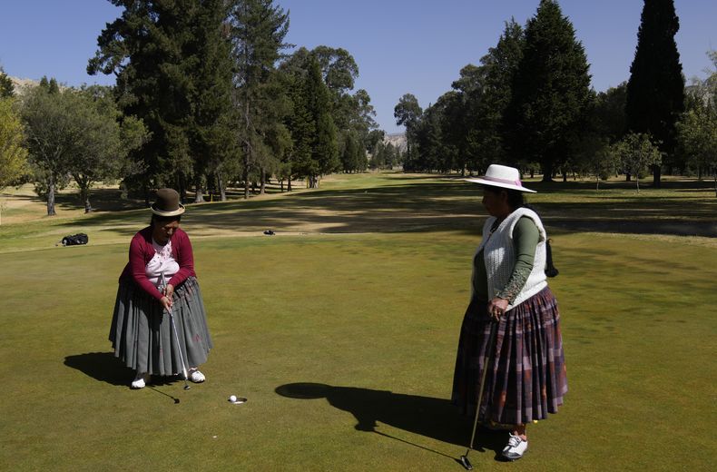 AMS-GEN BOLIVIA-GOLF MUJERES INDÍGENAS