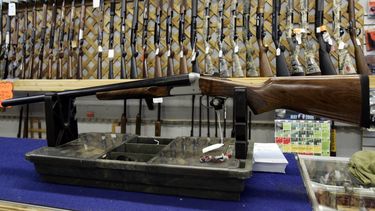 Canadá prohíbe uso y comercio de fusiles de asalto