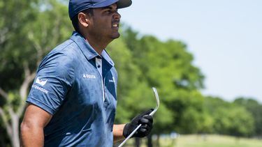 Colombiano Muñoz firma tarjeta de 60 golpes en Byron Nelson