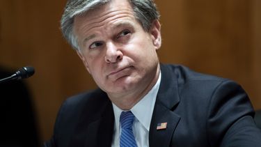 ARCHIVO - El director del FBI, Christopher Wray, testifica en el Capitolio en Washington, el 24 de septiembre de 2020. (Tom Williams/Archivo vía AP, Archivo)