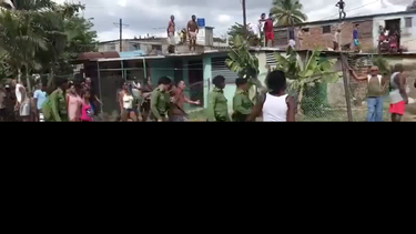 el regimen detiene y procesa a los manifestantes que enfrentaron a la policia en santiago de cuba