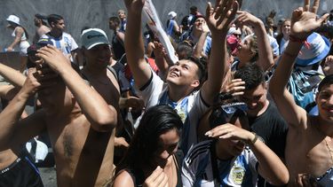 Una multitud recibe a la selección argentina tras el Mundial