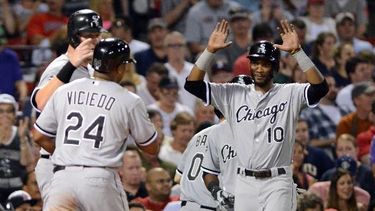 americateve | Yoenis Céspedes batea triple, doble y sencillo en la victoria 9-4 de los Medias Rojas de Boston sobre los Yankees de Nueva York.