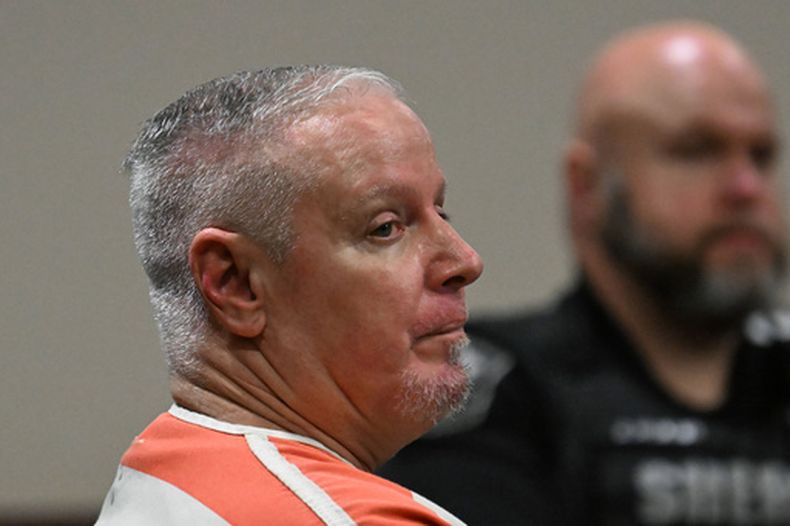 Colin Gray, padre del niño que disparó en la escuela Apalachee High School, en el tribunal en Winder, Georgia, el 30 de julio del 2026. (Hyosub Shin/Atlanta Journal-Constitution via AP)
