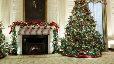 Decorado de Casa Blanca honra a personal de primera línea