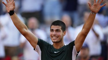 Alcaraz ahora supera a Djokovic y jugará la final en Madrid