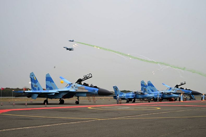 Foto entregada por el Departamento de Información de las Fuerzas Armadas de Myanmar que muestra aviones recién recibidos en la base aérea en Meiktila, en la región de Mandalay, Myanmar, el 12 de marzo del 2026. (Departamento de Información de las Fuerzas Armadas de Myanmar via AP)
