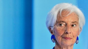 ARCHIVO - La presidenta del Banco Central Europeo, Christine Lagarde, se dirige a los medios durante una conferencia de prensa tras una reunión del consejo de gobernadores del BCE en Fráncfort, Alemania, el jueves 11 de junio de 2026. (AP Foto/Michael Probst, Archivo)