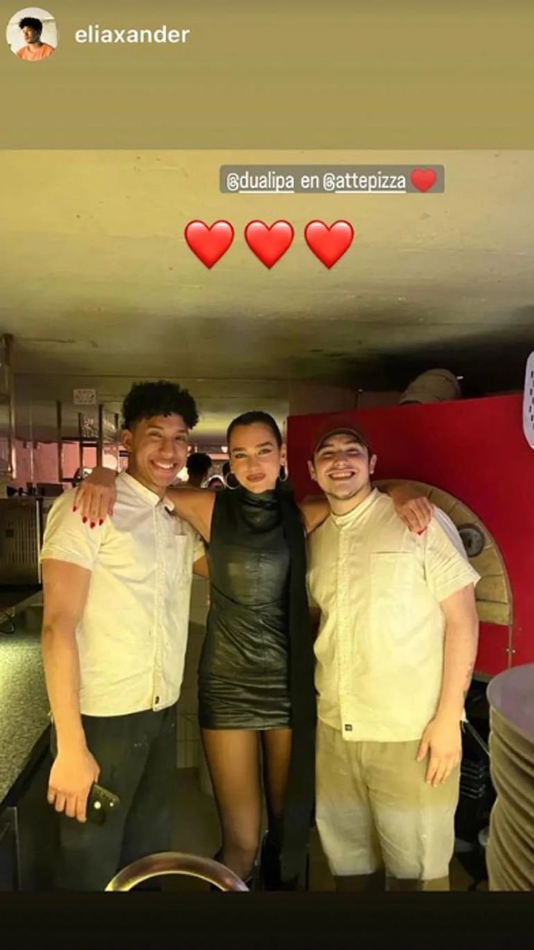 Dua Lipa en una pizzería de Palermo Hollywood después de su segundo concierto en Buenos Aires (Instagram @attepizza)