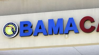 Crece inscripción a mercados de seguros de “Obamacare”