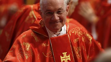 vaticano suspende causa contra cardenal acusado en canada