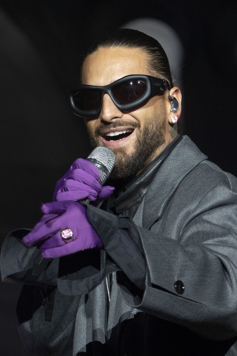 El cantante colombiano Maluma durante su concierto en el Coca-Cola Flow Fest de la Ciudad de México el lunes 27 de noviembre de 2023. (Foto AP/Alejandro Godínez)