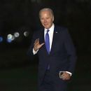 El presidente Joe Biden saluda mientras camina por la Explanada sur de la Casa Blanca en Washington, el miércoles 7 de febrero de 2024, después de regresar de Nueva York, donde asistió a tres eventos de recaudación de fondos. (AP Foto/Susan Walsh)