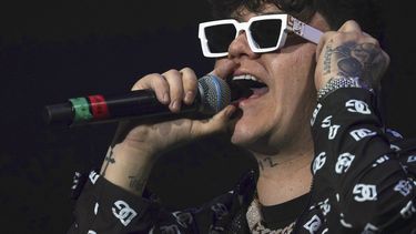 ARCHIVO - El cantante mexicano Junior H durante su presentación en el festival Axe Ceremonia en el Parque Bicentenario en la Ciudad de México el sábado 1 de abril de 2023. La música regional mexicana se ha convertido en un fenómeno global en los primeros puestos de las listas de popularidad, rompiendo récords de streaming y alcanzando nuevas audiencias más allá de sus fronteras. (Foto AP/Marco Ugarte, archivo)